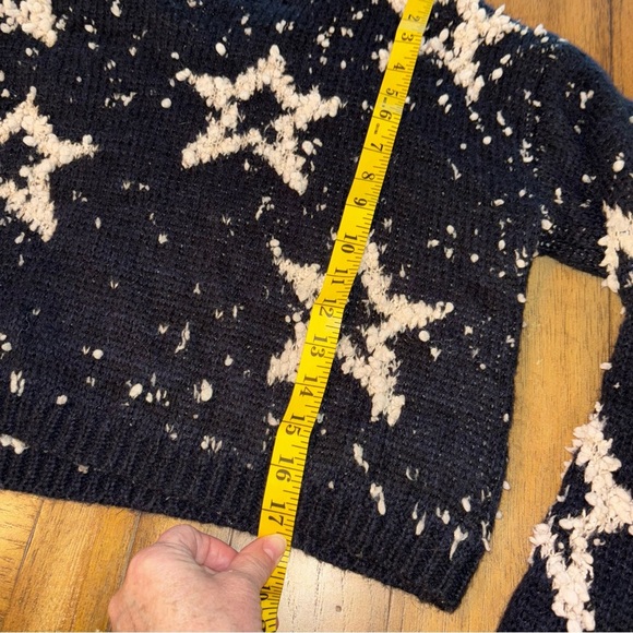 Storia 3D Fuzzy Star Cropped Sweater, Medium, Navy Blue - Picture 7 of 7